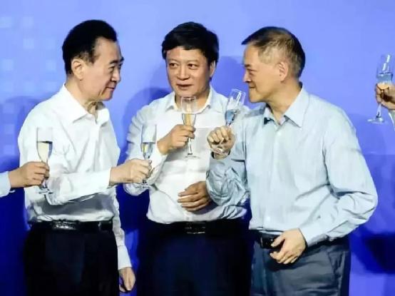 玩足球的房企,被足球踢死的运动员