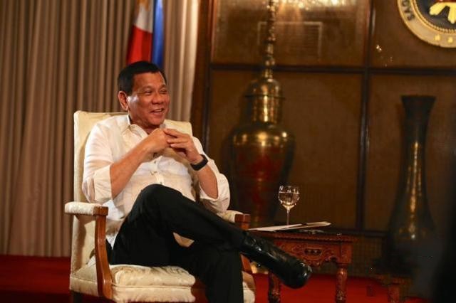 菲方总统拒绝拖走军舰中方回应,外交部谈中菲船只在南海碰撞