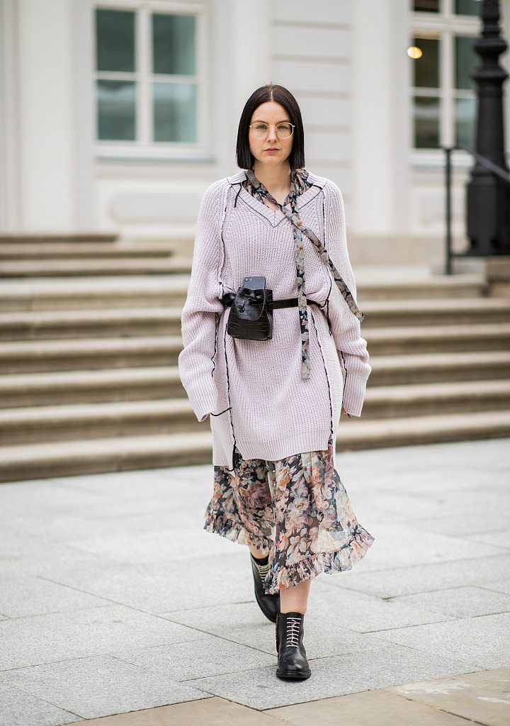 长款v领毛衣怎么穿内搭什么,秋冬季节v领毛衣的5个搭配技巧