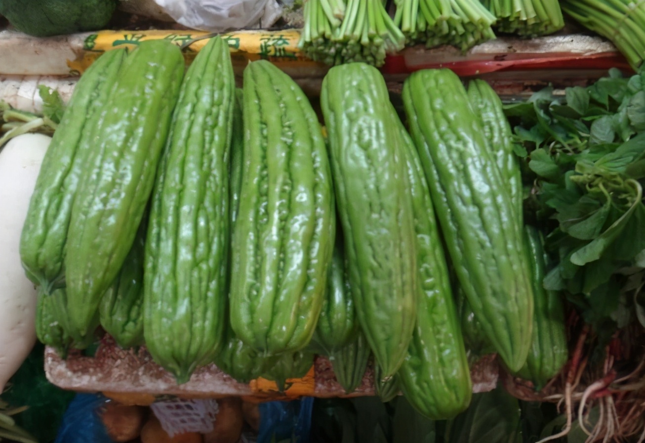 买苦瓜时怎么挑苦瓜不苦呢,买苦瓜要怎么挑