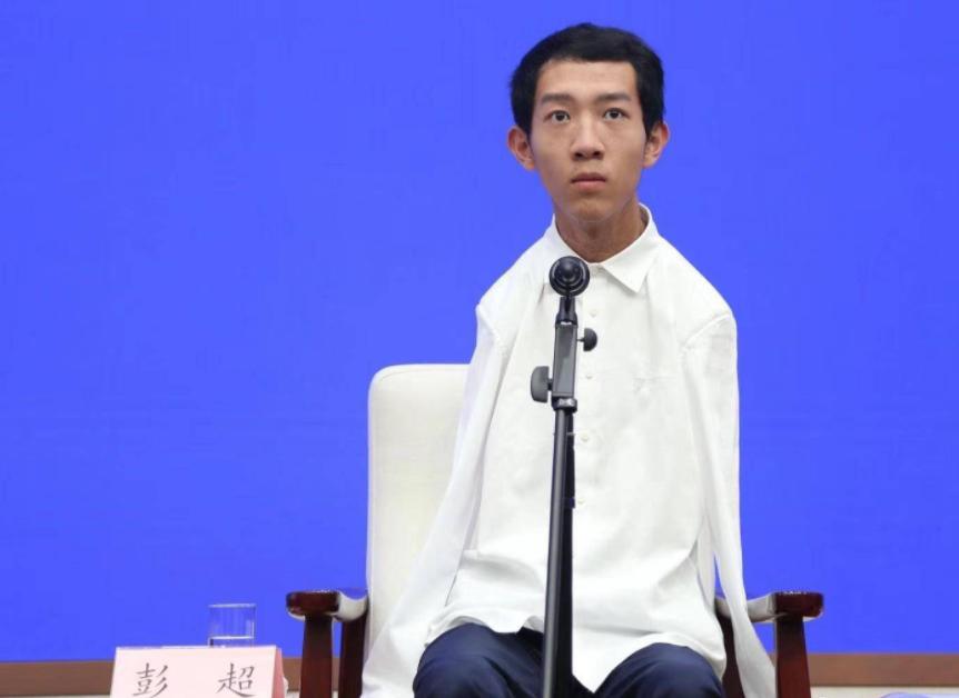 无臂少年彭超个人资料,无臂男孩彭超现状