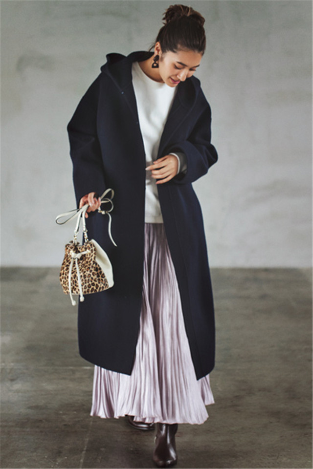 秋冬氛围感大衣深驼色,廓形中款米色大衣
