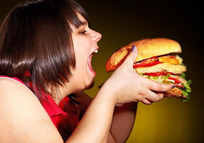 经期前一天内分泌过多,月经前为什么疯狂想吃高热量东西