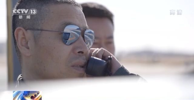 近距离观察航母震撼视频,近距离看中国航母