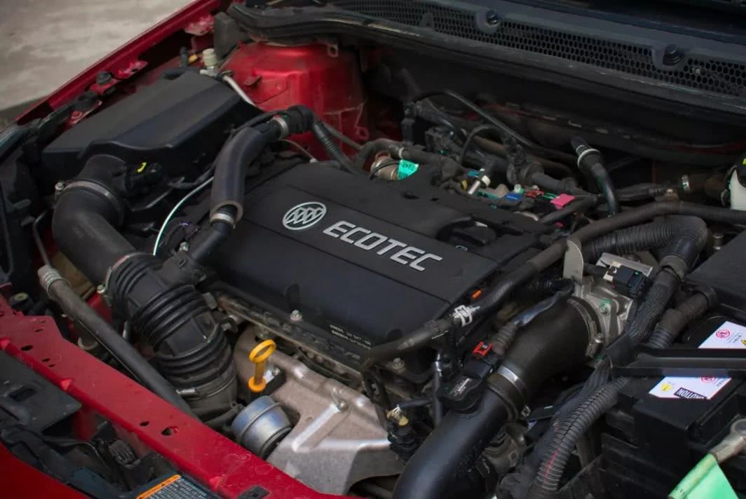 别克英朗xt1.6t高清图片,帅气的呆头鹅