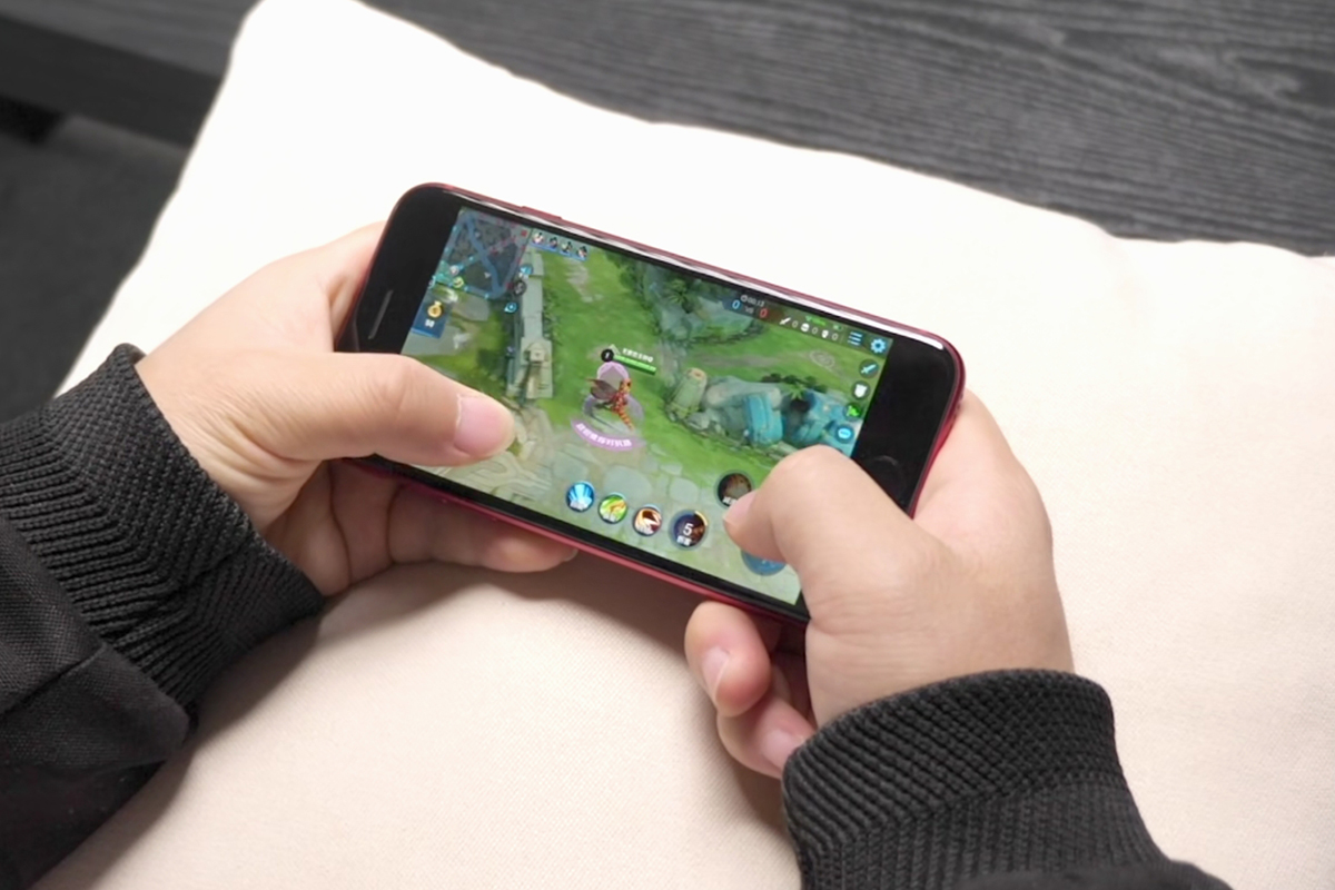 iphonese2现在使用体验,iphonese2虽好但这三类人建议别碰