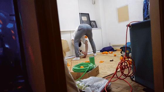 在房间里发射10000颗爆米花,这位日本人真是被居家隔离憋坏了