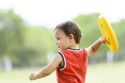 三四岁小孩脾气暴躁经常大哭大闹,3岁孩子脾气暴躁哭闹自己打自己