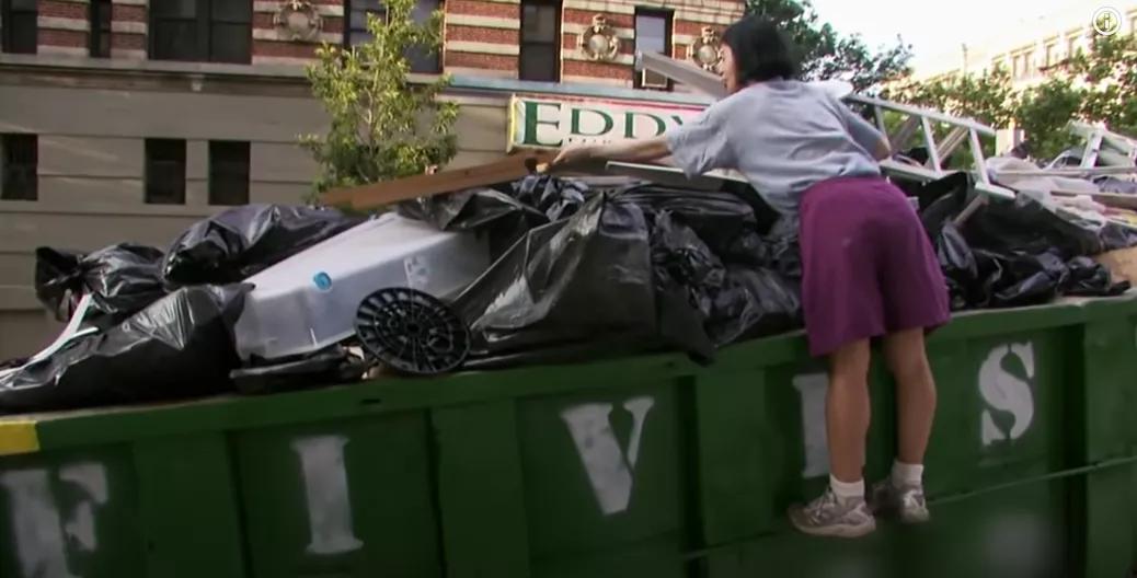 20年穿旧衣，垃圾桶捡食物，纽约女孩省出一套房：有钱，我就不花