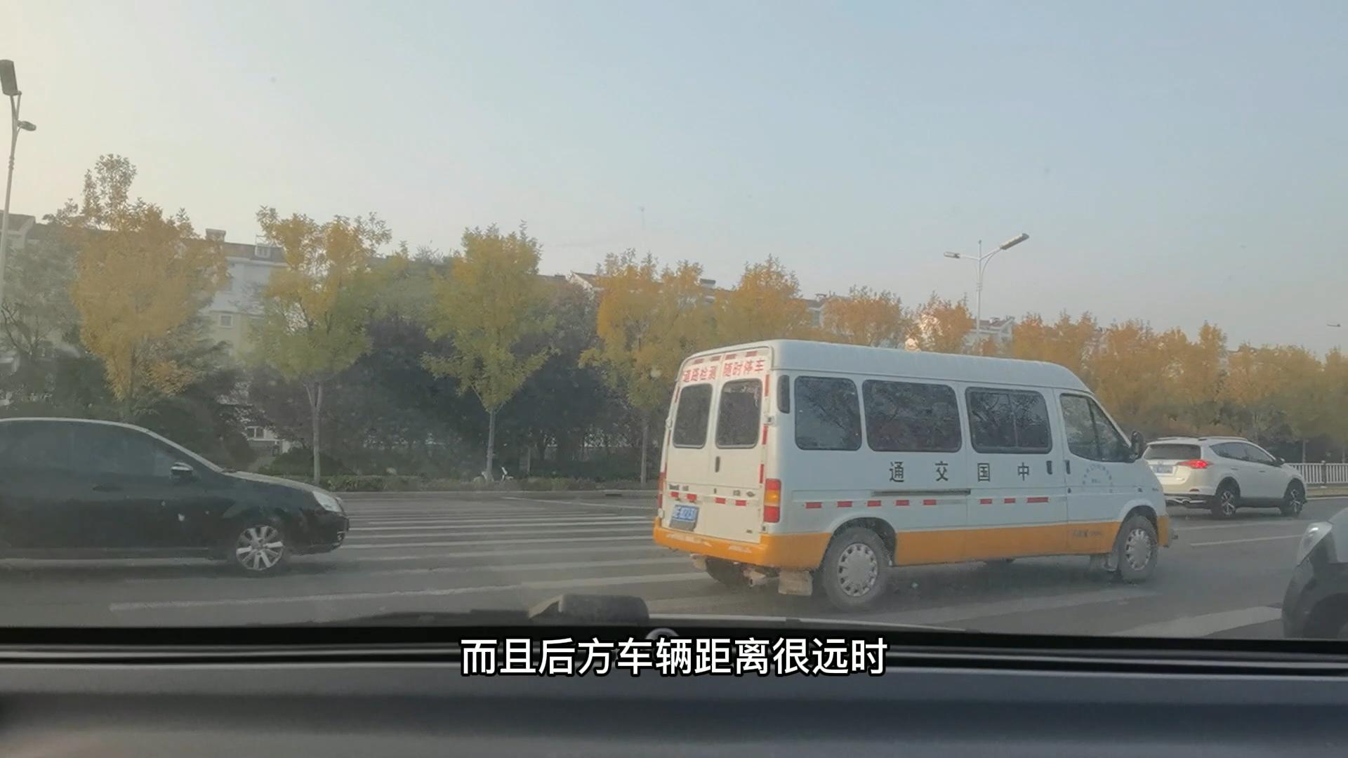 右转出车祸直行车道右转违章吗,开车右转违章的情况有哪些