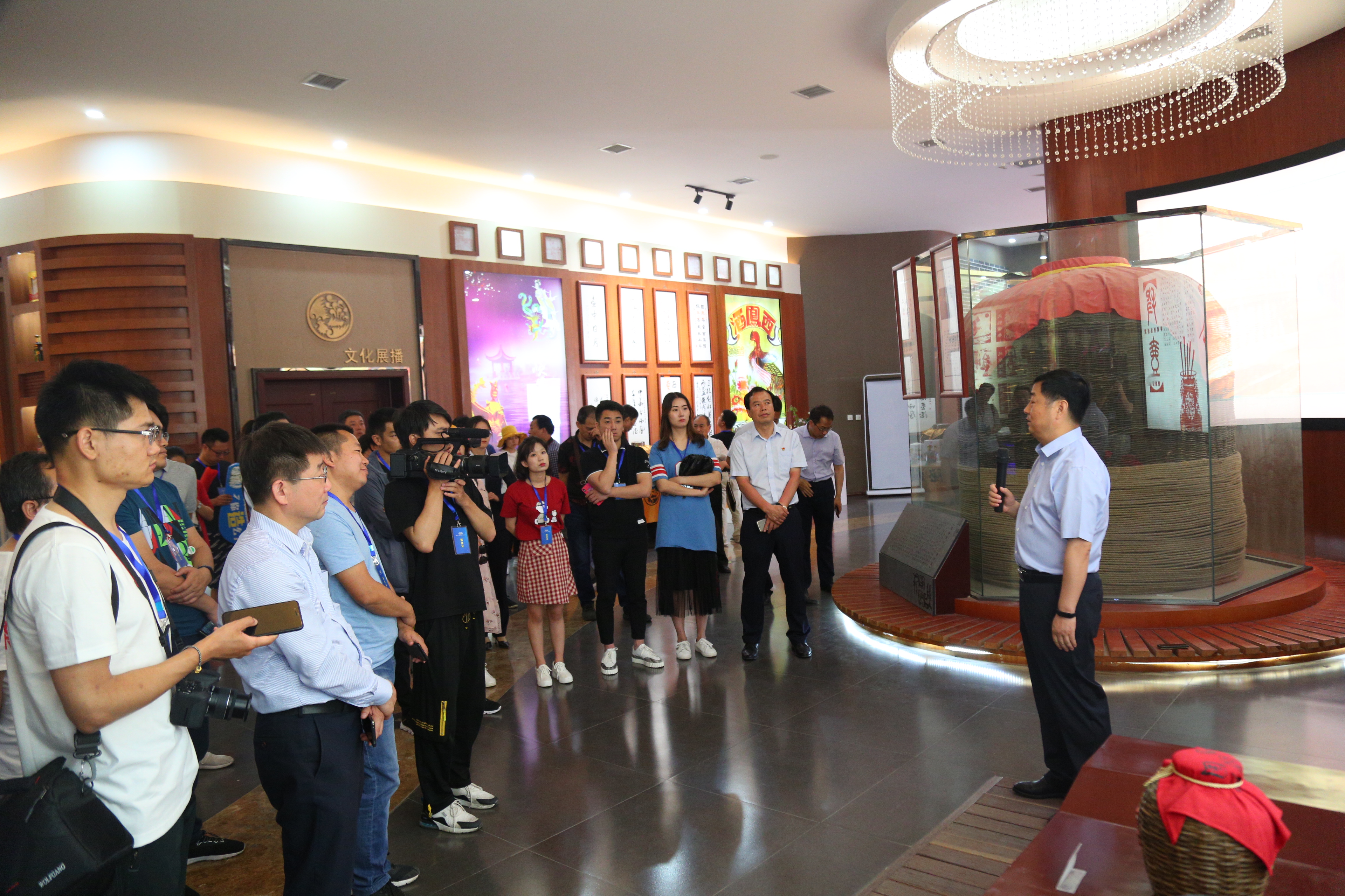 零距离体验一瓶好酒的诞生见证华山论剑西凤酒的好品质专线造