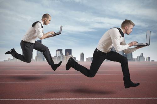 应届毕业生考上公务员还要上学吗,应届毕业生考上公务员的机会大吗