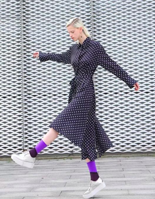 细高跟鞋搭配连衣裙,连衣裙高跟鞋优雅有女人味