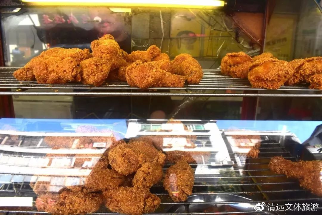 这些在学校周边开了十几年的小吃店，陪伴了多少人的青葱岁月！