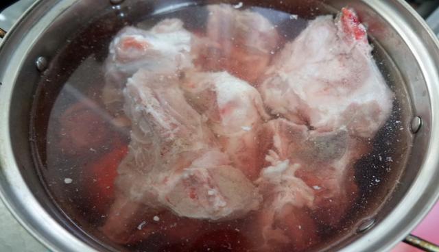 哪种猪骨煲汤祛湿比较好,煲汤用猪的什么骨比较好