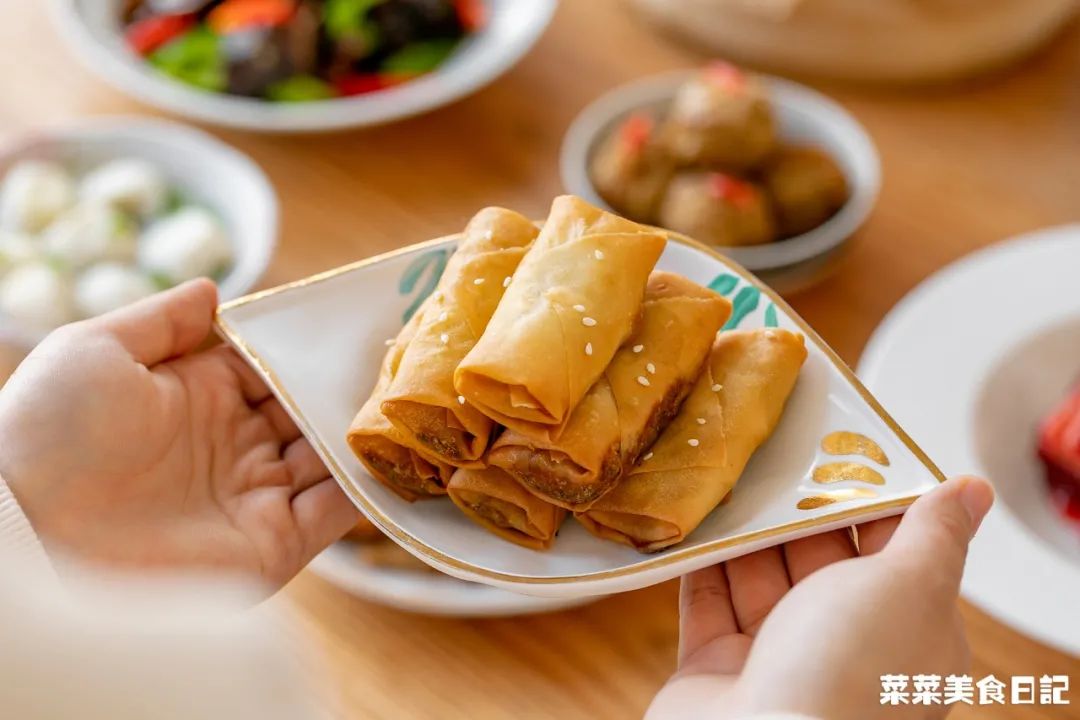 折腾一下午的年夜饭终于上桌了,历时五小时为家人做一顿年夜饭