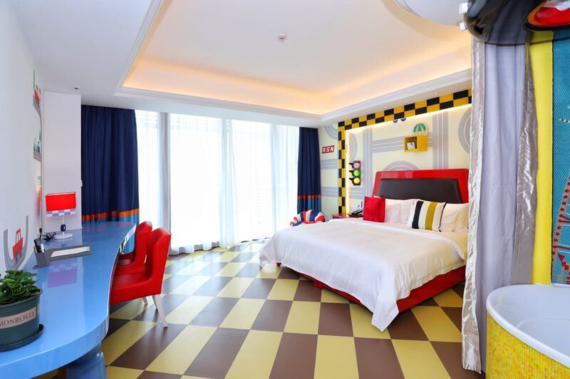 人鱼公主、汽车人伴孩子入睡，青岛首家自创IP沉浸式家庭亲子酒店开业