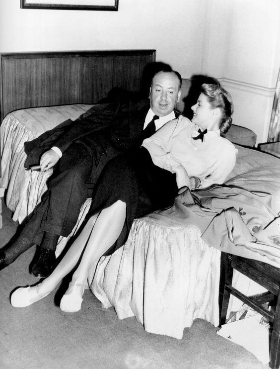 罕见历史照,梦露参加肯尼迪宴会礼服价值百万,伊丽莎白女王登基