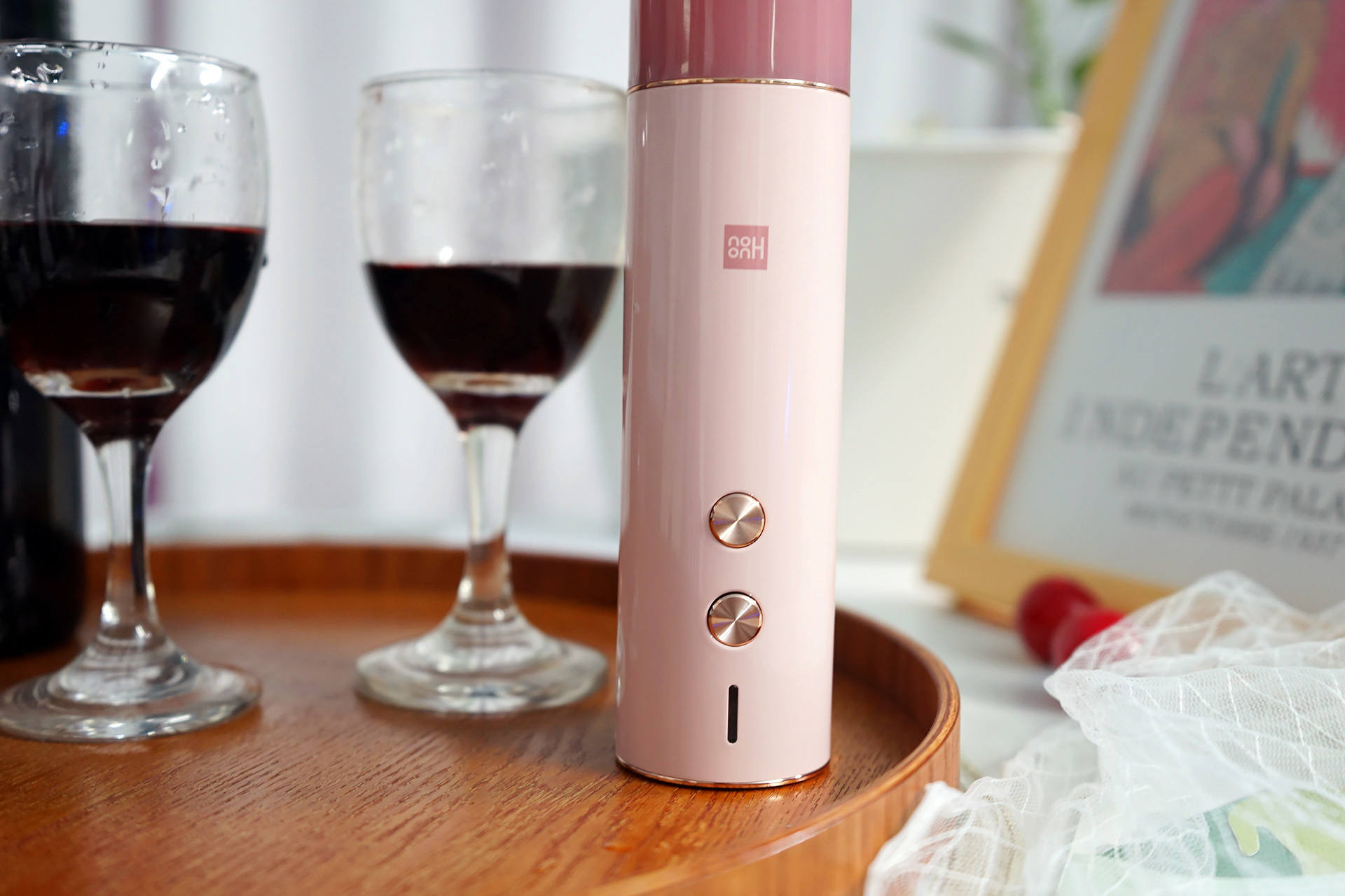 红酒自动开瓶器演示,开红酒神器开瓶器