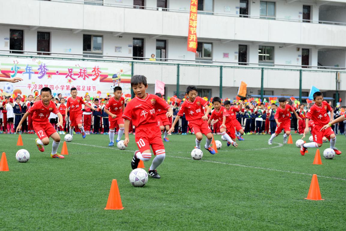 足球每一次经历都是一种成长,一只足球走天下