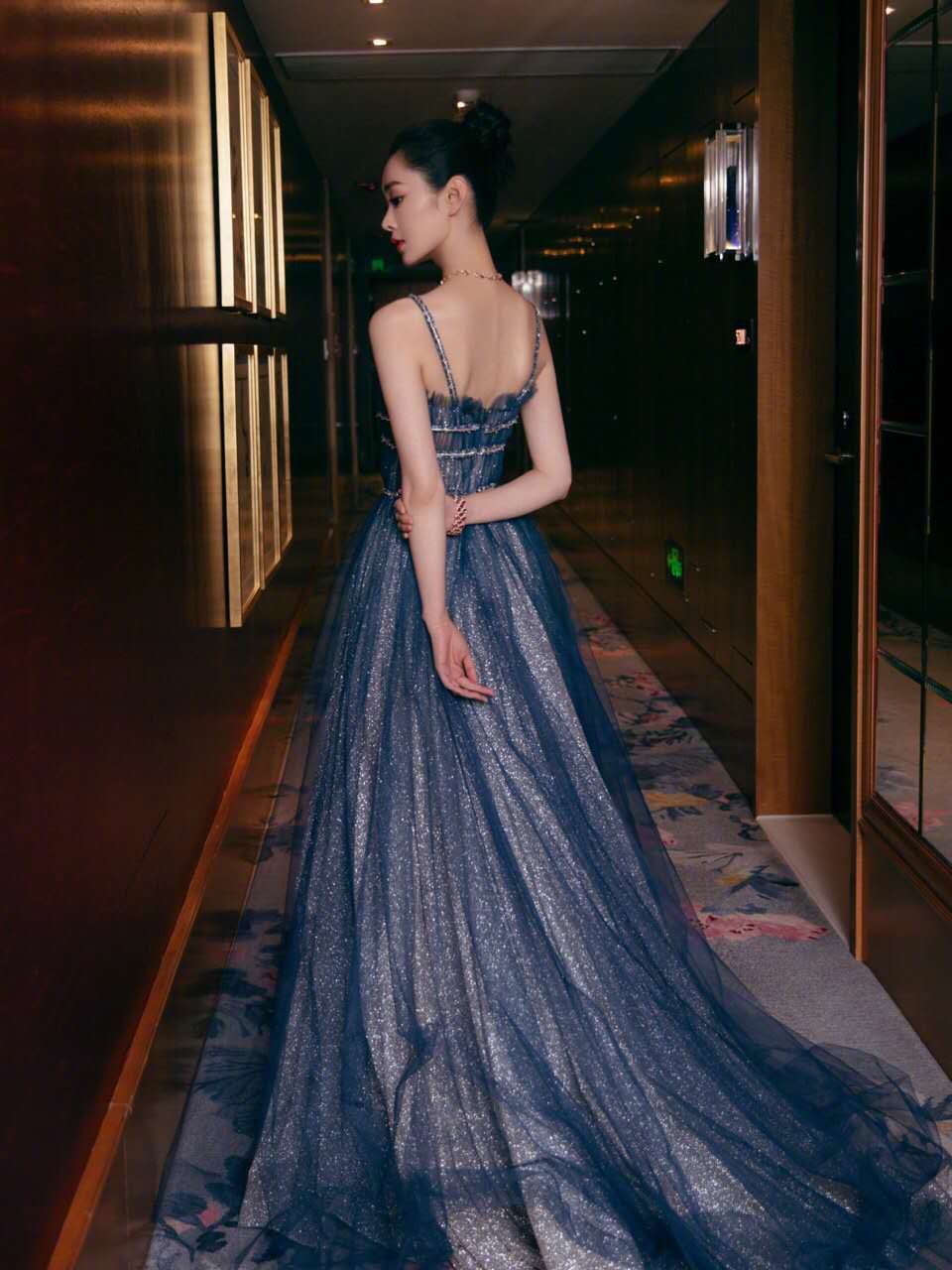 30岁宋轶图片,身穿薄纱礼服的宋轶真的是超级仙