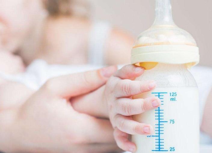 有什么办法让宝宝接受奶瓶,宝宝特别抗拒奶瓶怎么奶粉喂养
