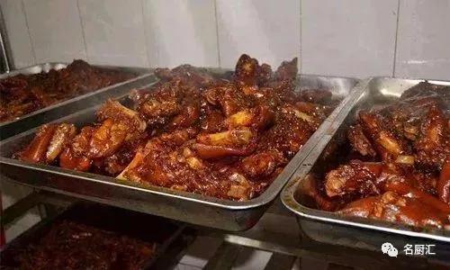 卤水卤菜发黑怎么补救,卤菜卤水发臭怎么回事