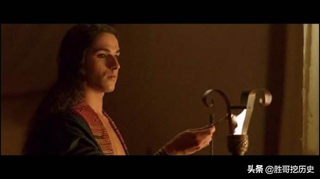 亚历山大年轻的时候,亚历山大一生有多可怕