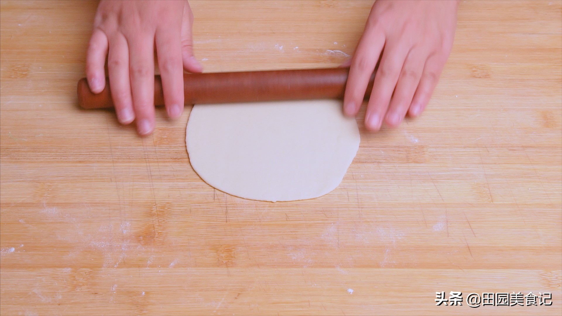 馅饼如何包才能皮薄馅大,馅饼的馅有几种是最好的