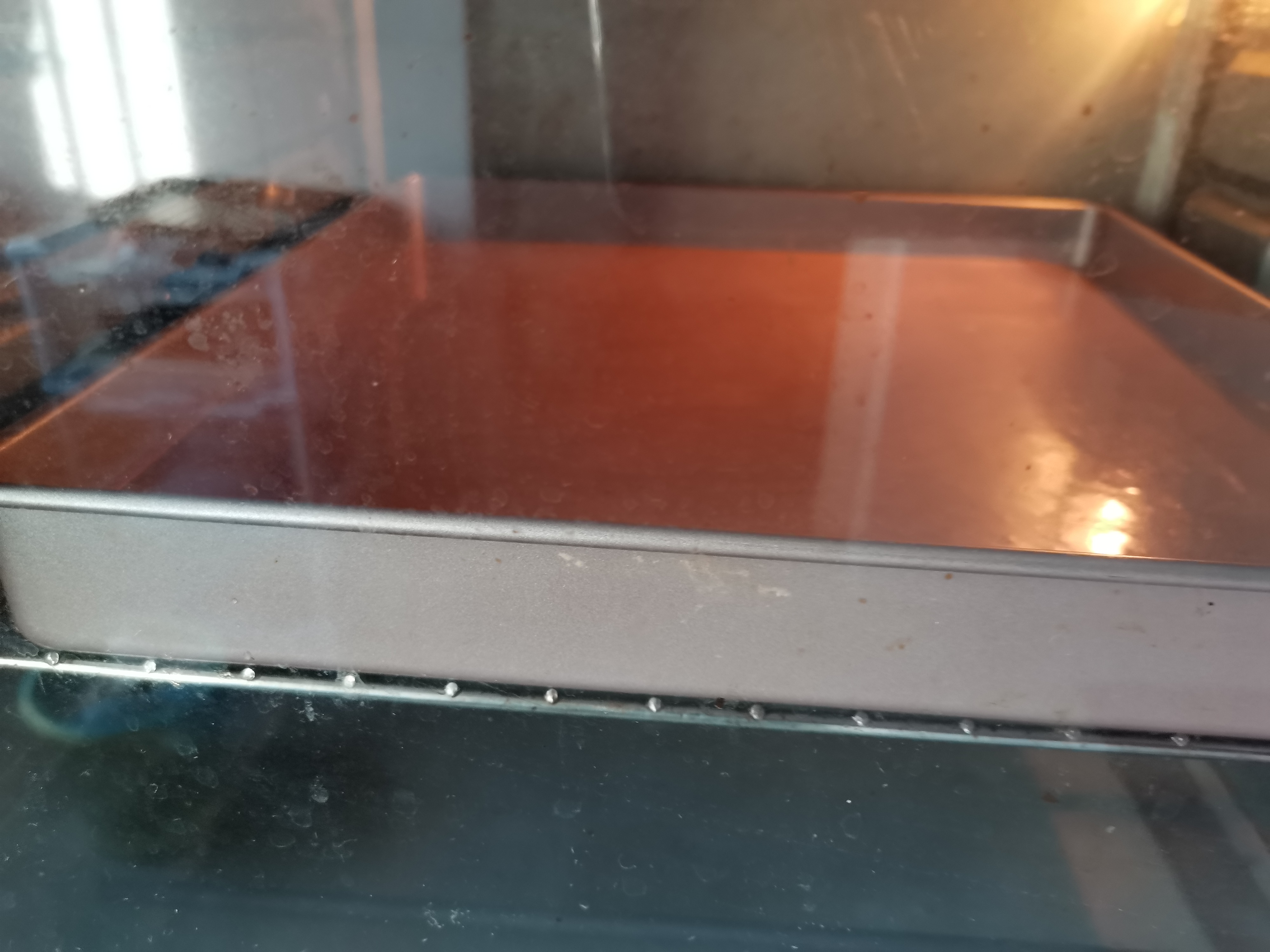 心型的巧克力纸杯蛋糕,带巧克力馅的纸杯蛋糕