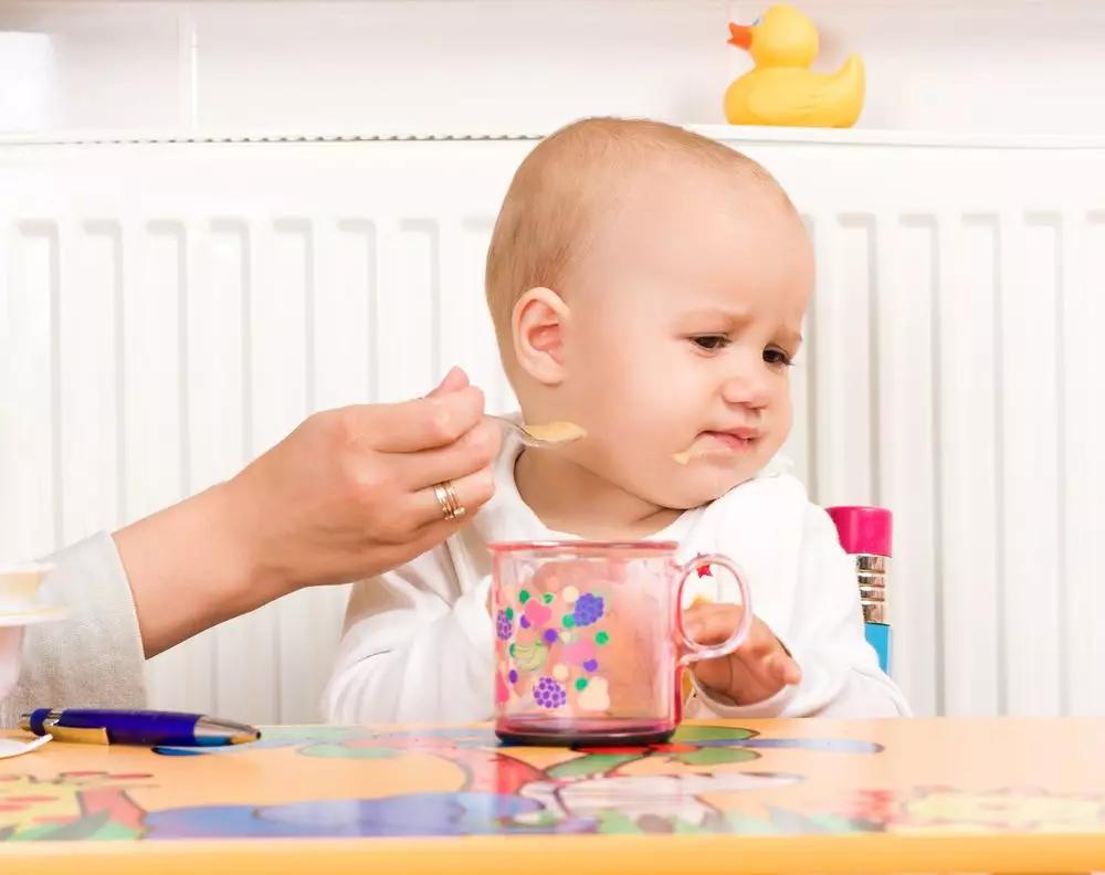 婴儿几个月可以吃辅食，宝妈你真的知道吗？六个月不是标准答案
