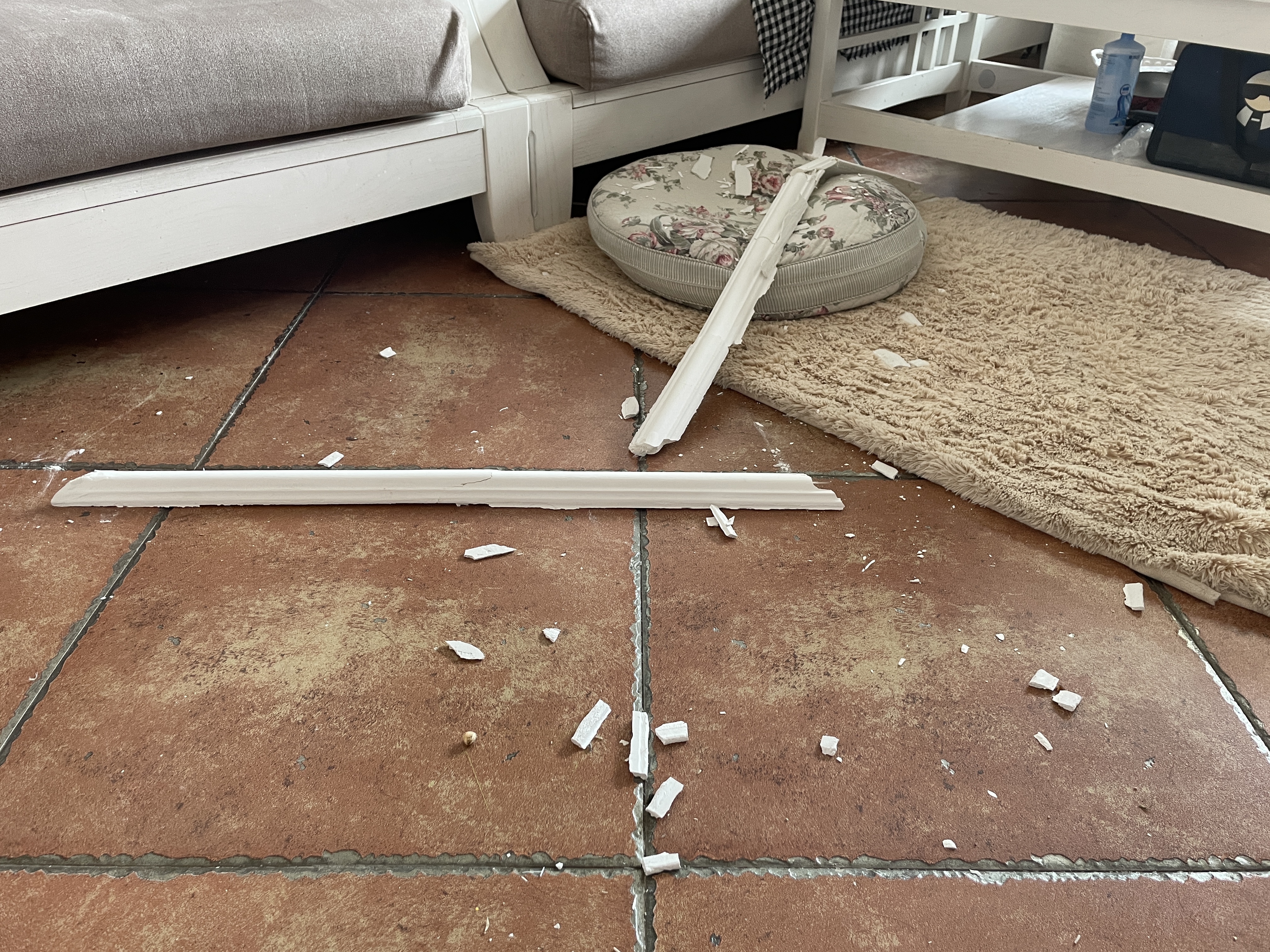 小区房屋漏雨多年未解决,郑州一小区墙体出现裂缝后续