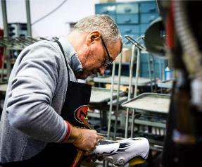 穿aj大一码但走路不舒服,aj鞋码怎么选偏大偏小