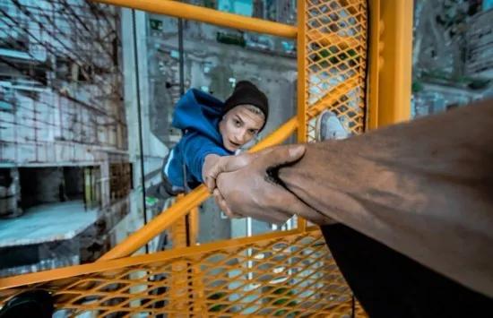 飞机上公然*行为性**！空姐怒吼：把你的“家伙”收回裤子里去！