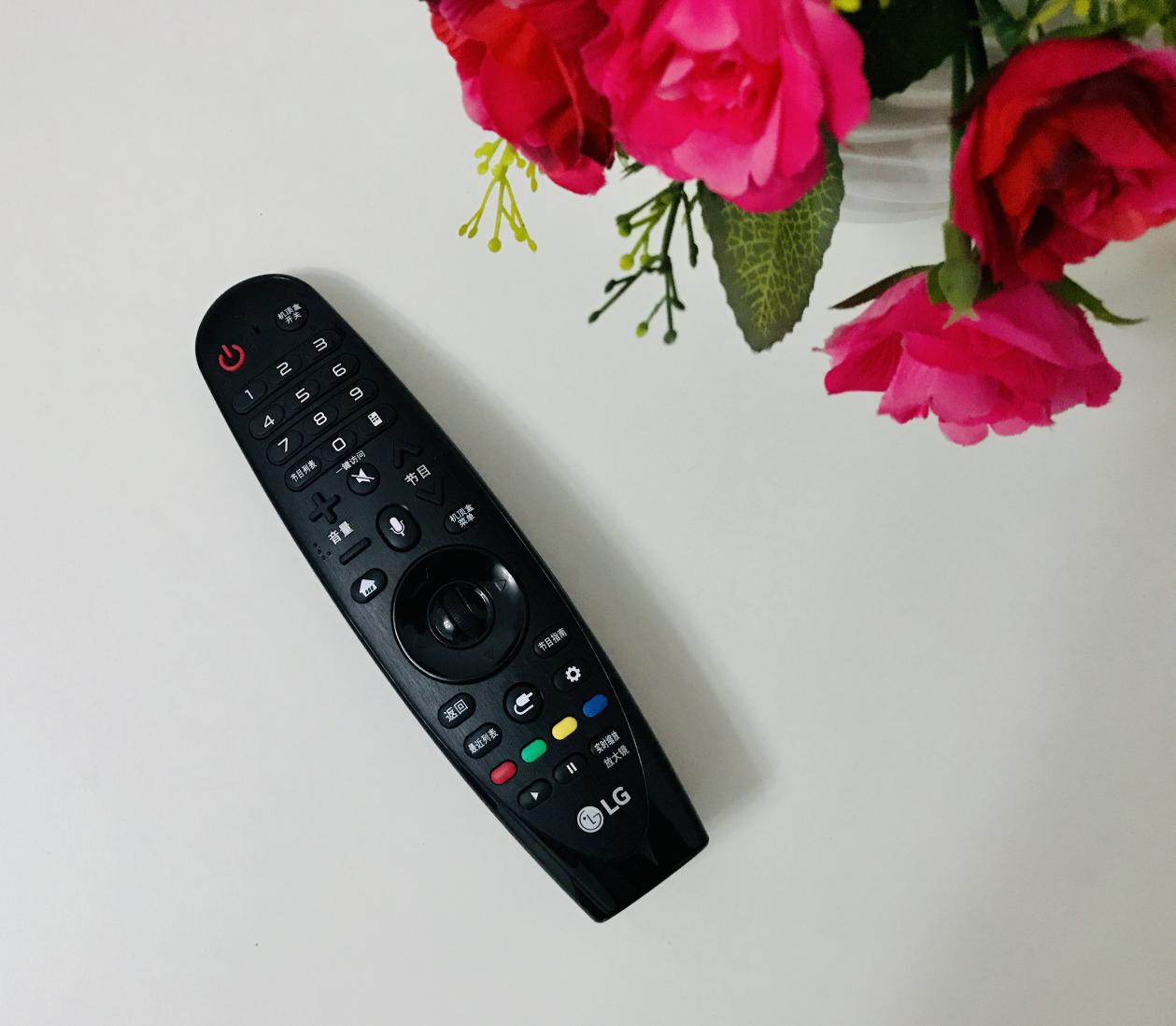 lg超薄oled电视评测,外观设计非常绚丽又亮眼