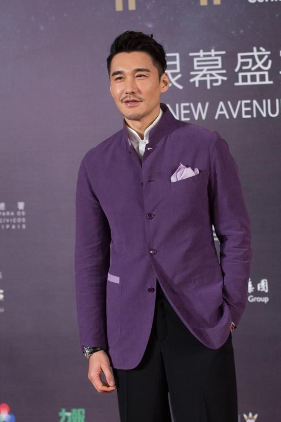 他是偶像剧祖师、颜值身材完爆陈冠希，誓做时髦老头……他是胡兵