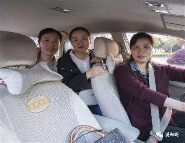 每月按时还车贷怎么还扣违约金呢,如何赚钱还车贷