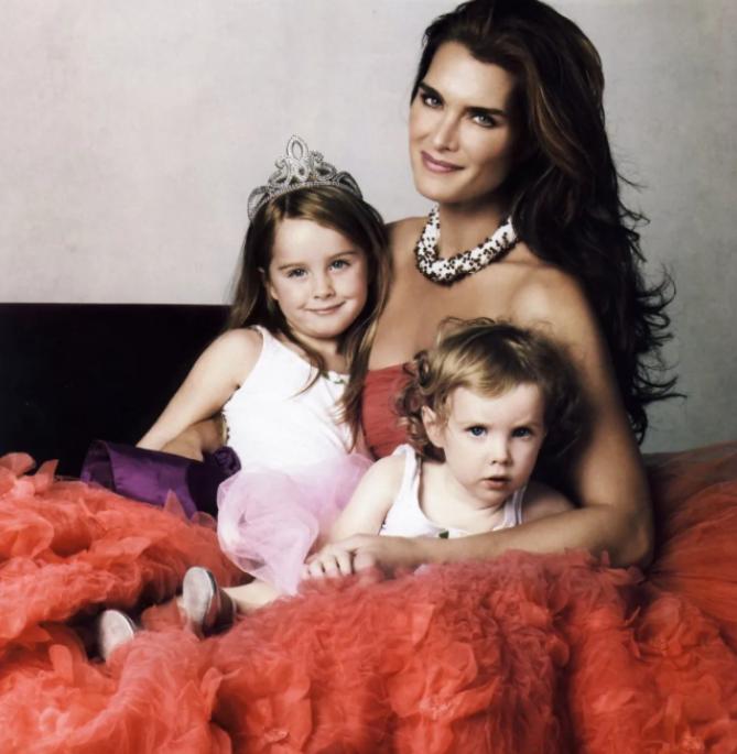 迈克尔·杰克逊前女友波姬小丝,10岁出道,既纯又欲,如今怎样了