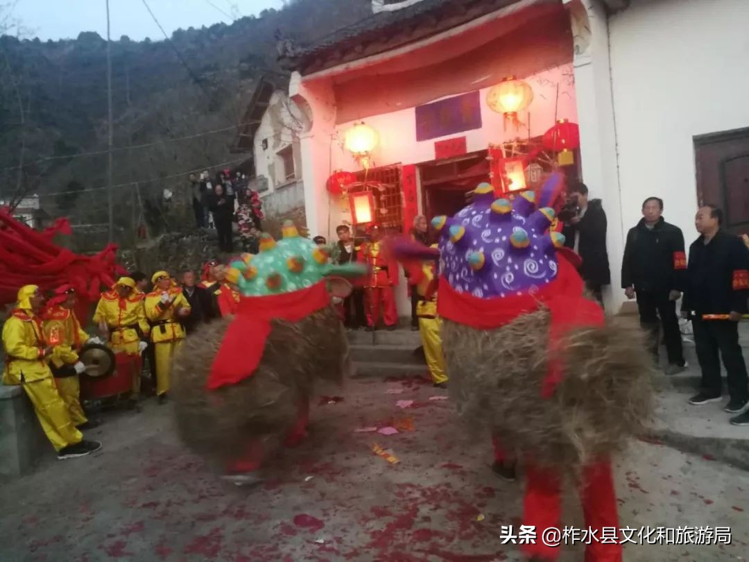 走进凤凰古城歌曲,湘西凤凰古镇