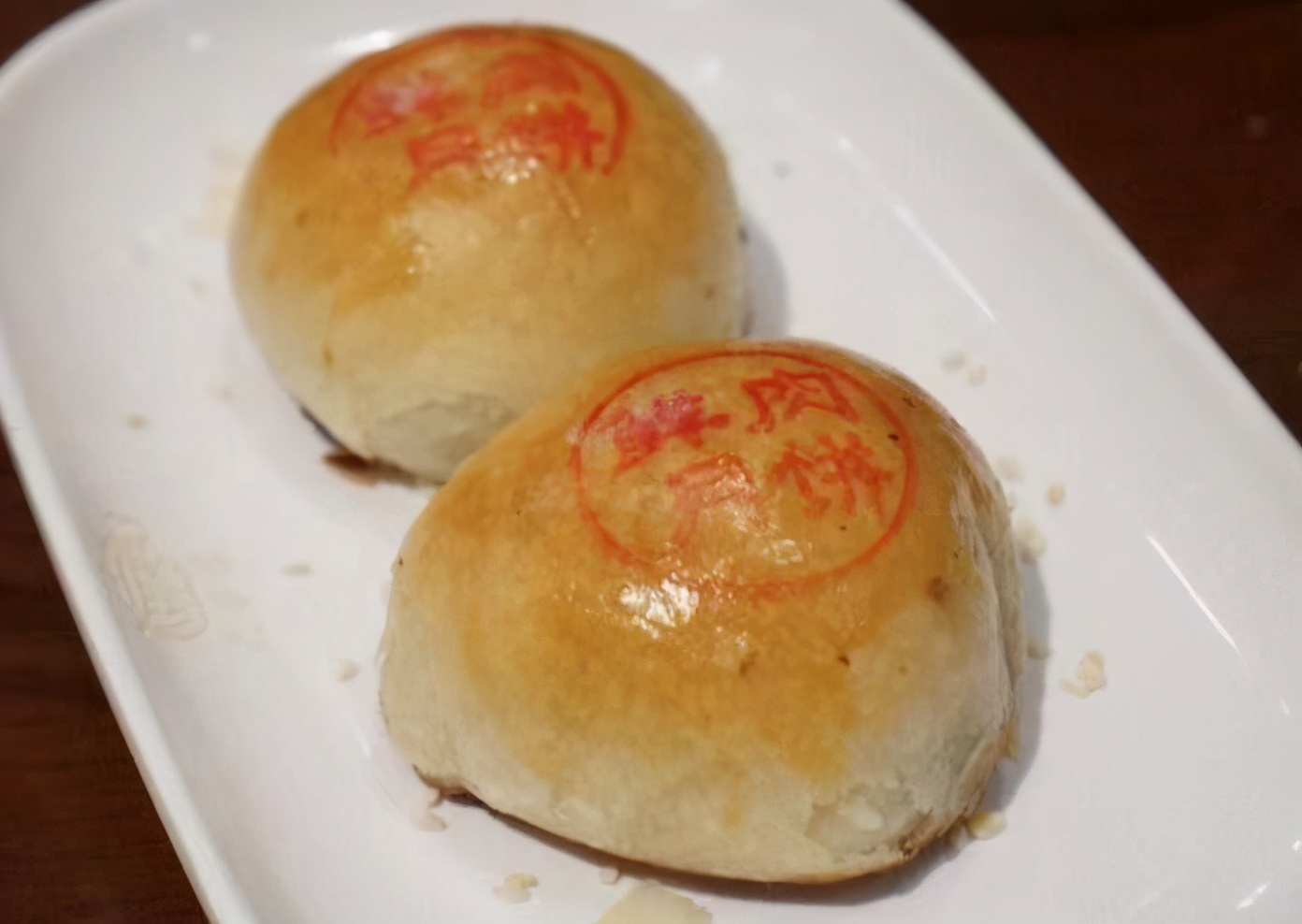 上海排名第一的生煎店，开了89年，10个包子39元，游客慕名来吃