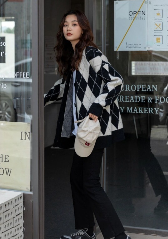 什么裤配裙子裤子显瘦又保暖,穿来穿去还是t恤最舒服又大方