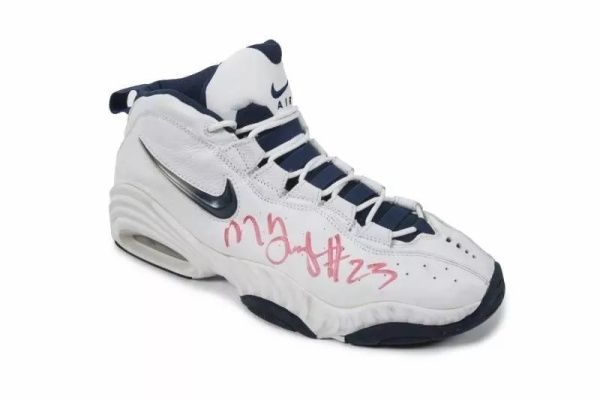 nike篮球又帅又能打,nike最伟大的篮球