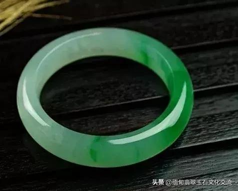 怎么辨别翡翠手镯好坏图解,翡翠手镯好坏最简单方法
