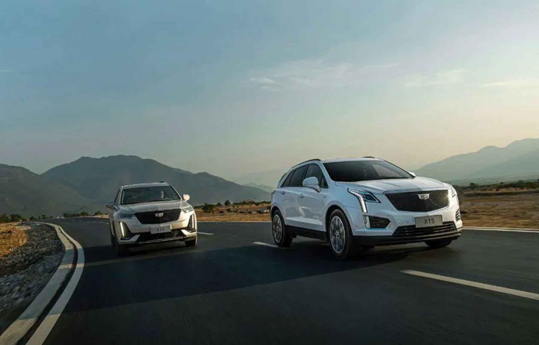 掉头转弯三不踩的操作,车掉头时什么也不踩吗