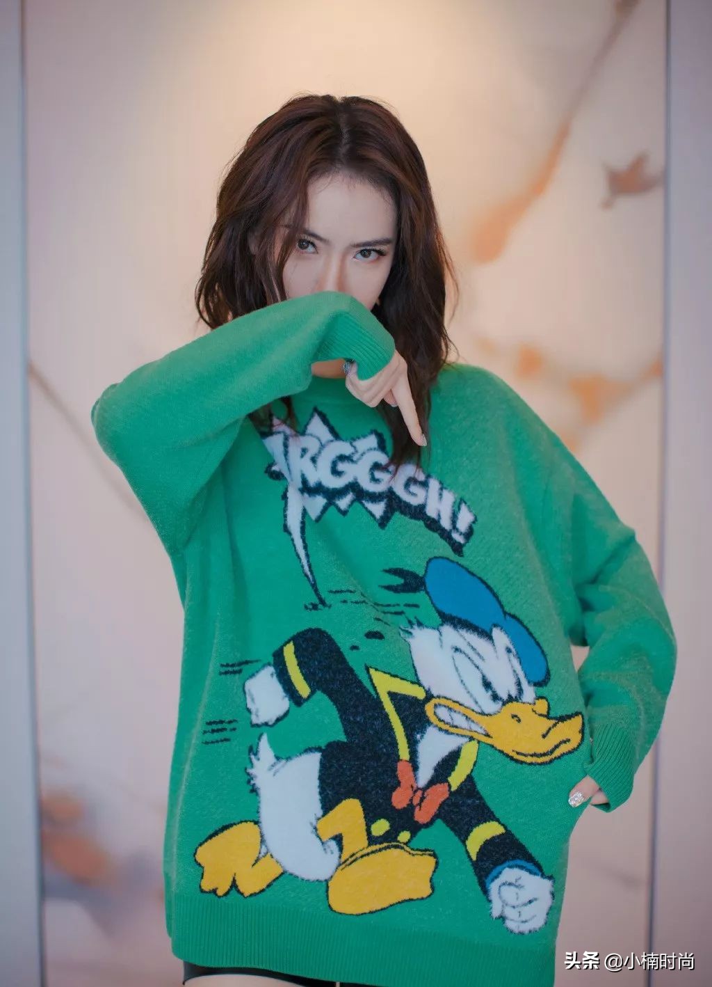 周雨彤明星卫衣,周雨彤吴宣仪卫衣