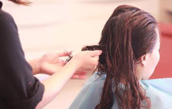 木北造型告诉你头发烫后悔了怎么弄直洗直好还是拉直好