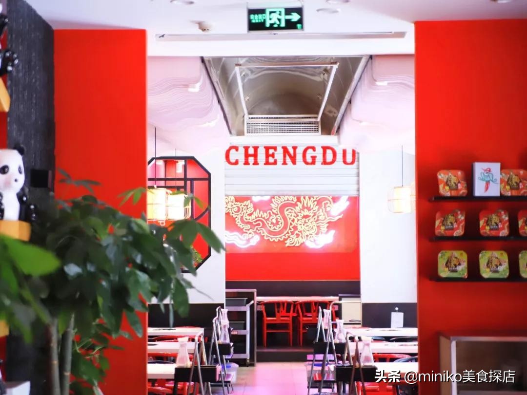 排队两个小时才吃上火锅,排队两小时也要吃到的烤鱼