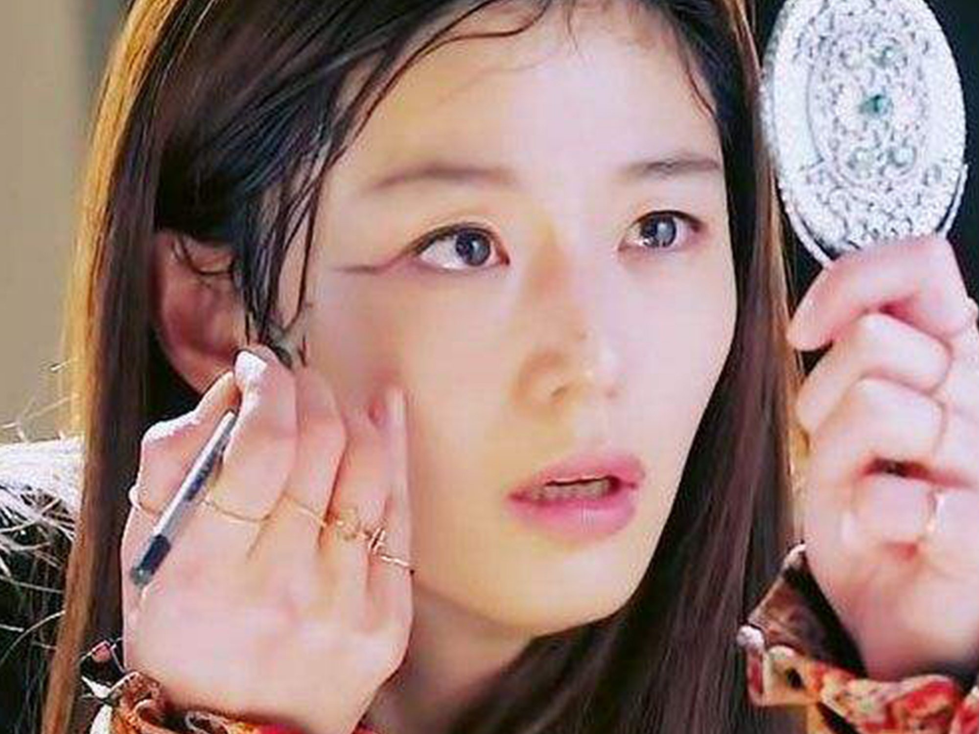 推荐几款皮肤白使用的粉底液,推荐四款适合秋冬的粉底液