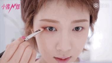 妈妈内双怎么画眼妆不贴双眼皮,肿眼泡内双不贴双眼皮怎么画眼妆