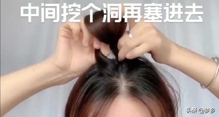 披肩发型女2021流行发型减龄编发,减龄编发的教程简单又好看